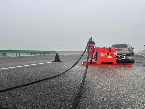 永寿马路路基路面开裂下沉注浆加固灌浆